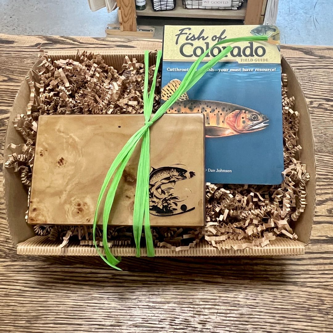 Do you like to fish?  Here is a great gift set for fishermen.