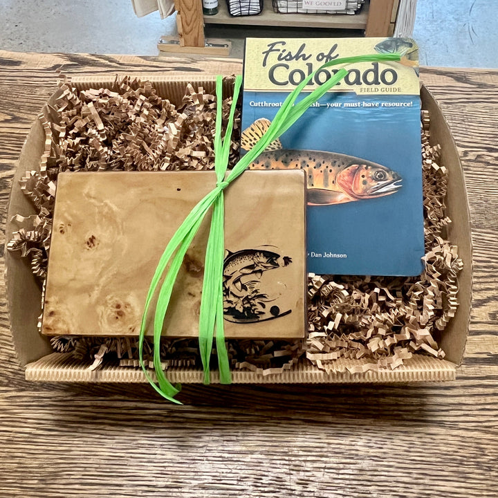 Do you like to fish?  Here is a great gift set for fishermen.